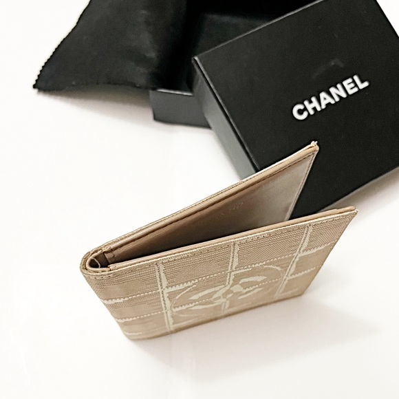 ✨GUC • CHANEL Beige New
Line Travel Bifold Wallet ✨AUTHENTIC - Picture 7 of 12